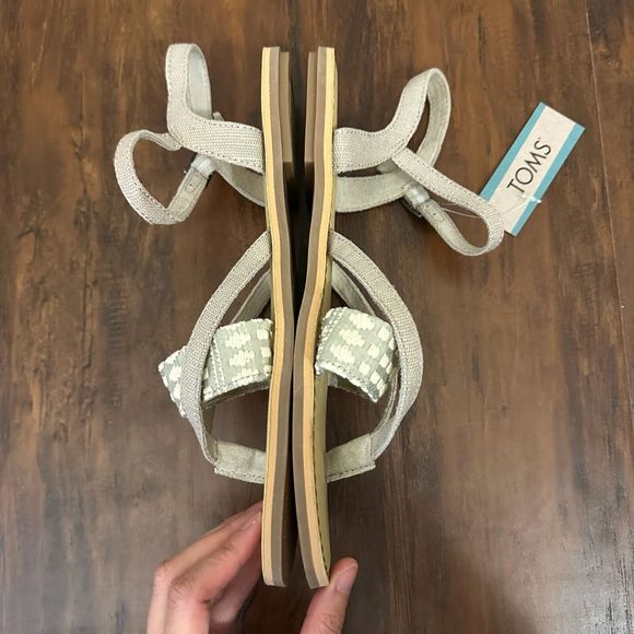 NWT TOMS Lexie Strappy Sandals Oxford Tan Heritage Canvas/Diamond Tribal - Picture 6 of 10